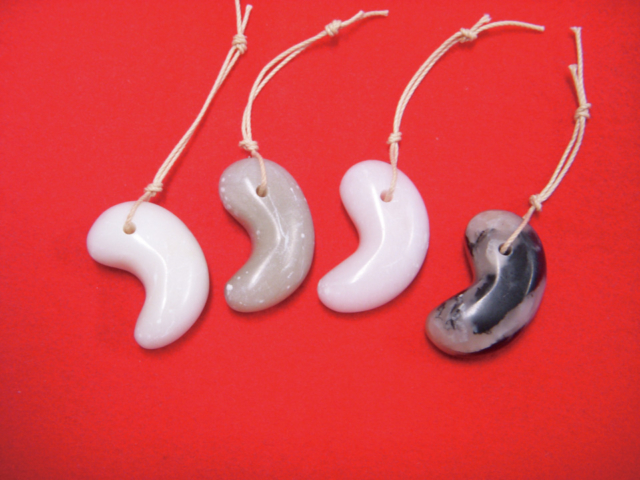 「弥生くらし館」で体験!<勾玉づくり体験>