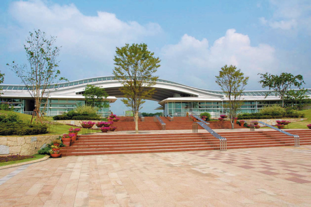 弥生の世界へのスタート地点「歴史公園センター」