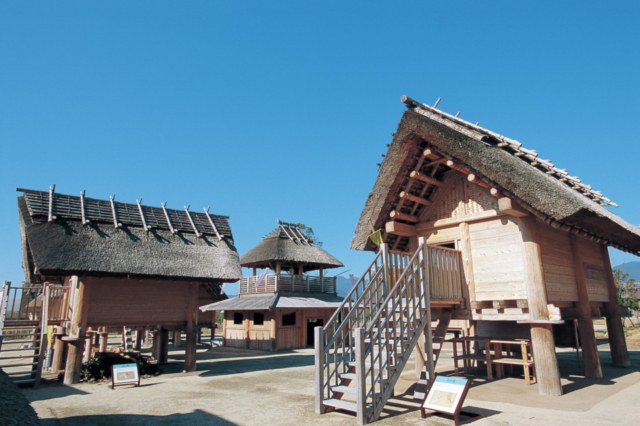 国内外の品々が取り引きされた「倉と市」