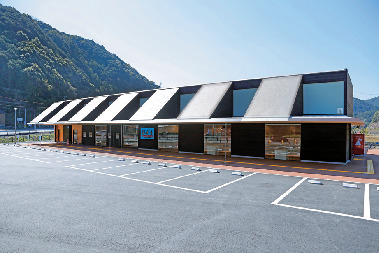 【高知×道の駅】幡多エリアの玄関口に位置する「道の駅 なぶら土佐佐賀」