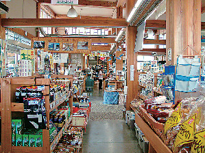 【高知×道の駅】木のぬくもりを感じる店内で釜炊きご飯と魚介に舌鼓「道の駅 ビオスおおがた」