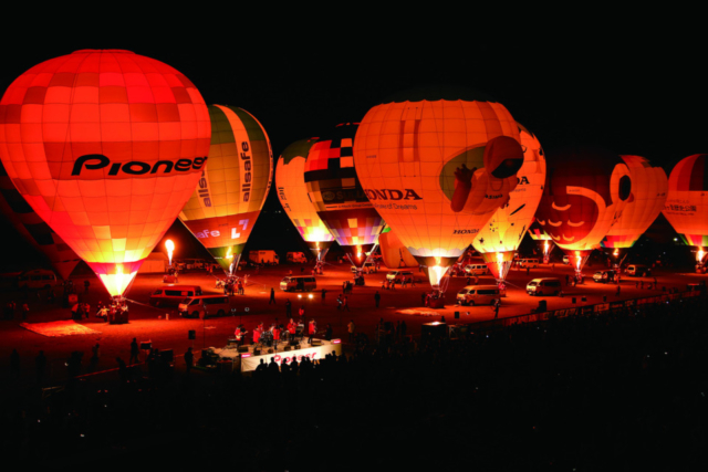 ラ・モンゴルフィエ・ノクチューン(夜間係留)