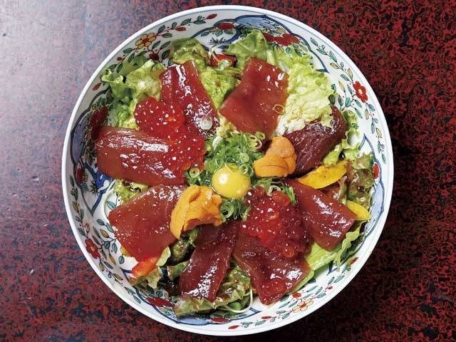 【三重・尾鷲×グルメ】その日揚がった新鮮なかつおを提供「魚処 豆狸」