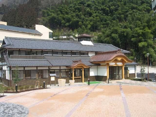 歴史ある共同浴場「湯村温泉 薬師湯」