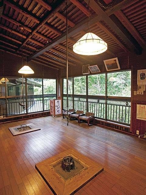 【篠山×城下町観光】囲炉裏を囲んでコクのある味噌味のぼたん鍋を「丹波篠山 囲炉裏料理 いわや」