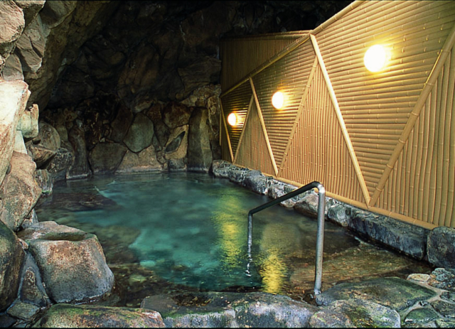 【城崎温泉×外湯】王橋前に建つ城崎のランドマーク「一の湯」