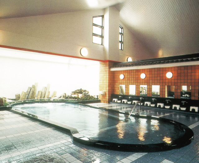 【城崎温泉×外湯】広々浴槽でゆったり癒やされる「地蔵湯」