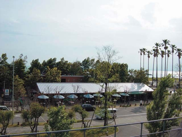 【高知×道の駅】夜須駅に隣接する施設でビーチリゾートを満喫「道の駅 やす」