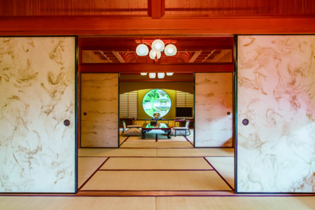 緑あふれる15万坪の庭園に建つ数寄屋づくりの和風宿「御宿 竹林亭」