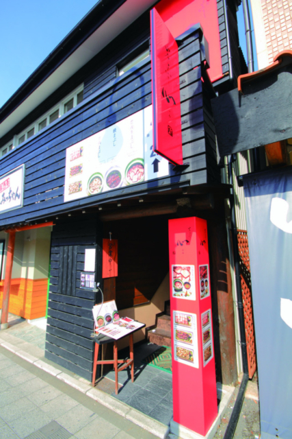 【湯布院グルメ×人気店】豊後牛、地鶏、鰻のユニークなひつまぶし「由布まぶし心」