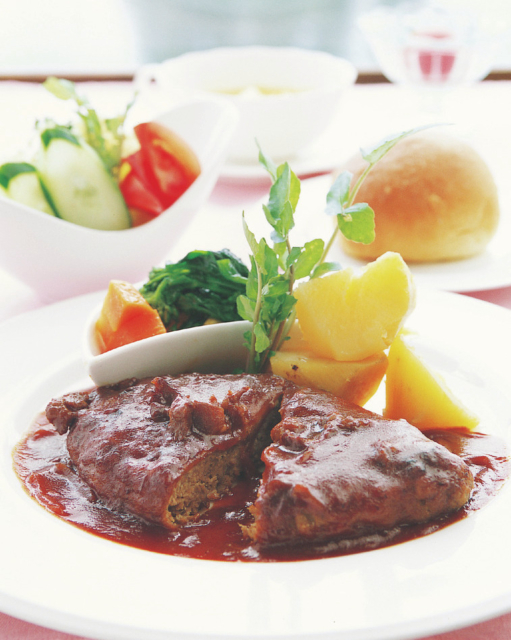 【由布院・金鱗湖周辺×観光】眺めのよいレストラン「洋灯舎」