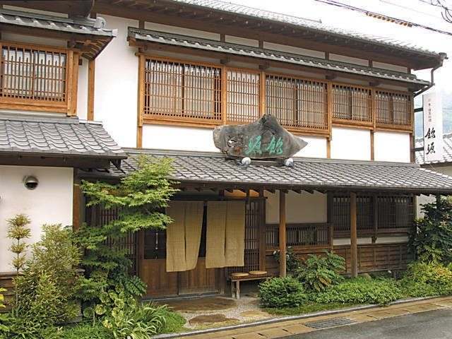 ツガニ料理で名高い料亭「飴源」