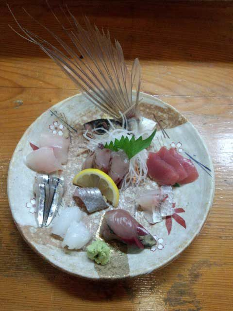 18:30 島の名物グルメを堪能