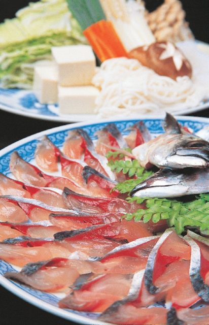 【屋久島×夜ごはん】旨味がよく染みたサバのすき焼き「お食事処 潮騒」