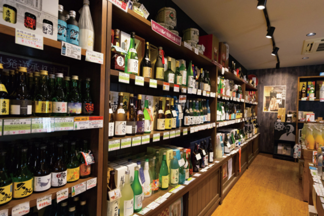 【ひろめ市場のおすすめ地酒】県内の全18蔵元の地酒を扱う「西寅」