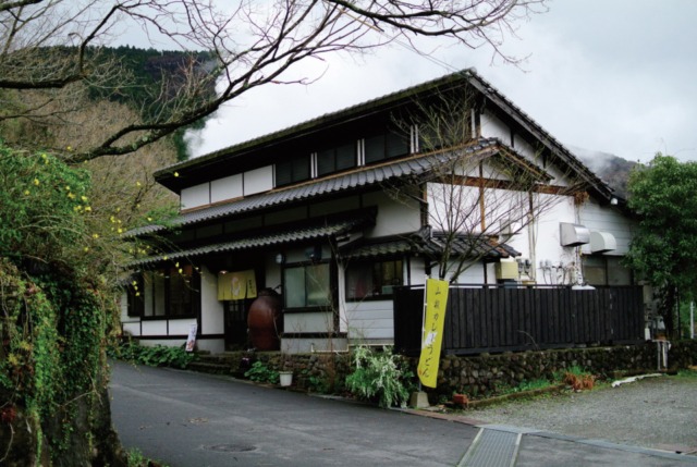 【湯布院グルメ×人気店】山椒がピリリと効いたカレーうどん「菊すけ」