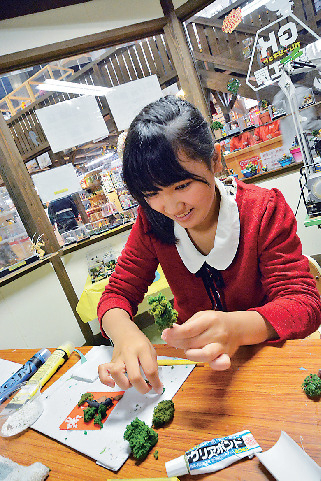 2 土台にパーツを糊付け