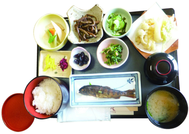 【美山×観光】かやぶきの宿 またべ