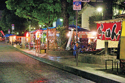 飲んだあとのシメは…高知名物屋台へGO!