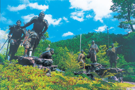 【高知・梼原×観光】維新の門(群像)