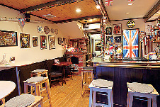 イギリスのパブさながら泡までおいしい生ビール「花の家」