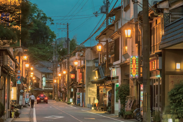 雰囲気ある夜の城崎温泉街を写真でチェック!
