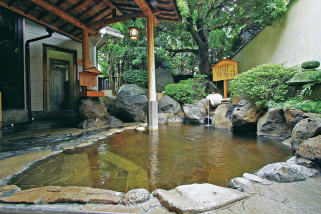 嬉野茶入りの露天風呂でリラックス「茶心の宿 和楽園」