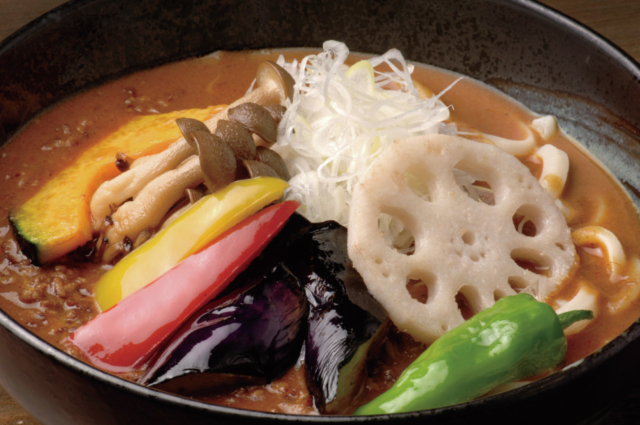 【湯布院グルメ×人気店】山椒がピリリと効いたカレーうどん「菊すけ」