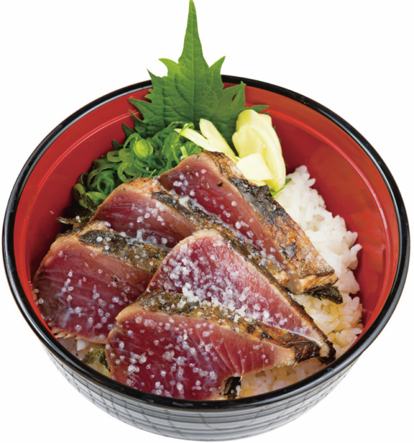 【ひろめ市場のおすすめ名物グルメ】A:藁焼きの塩タタキを焼きたてでかっくらう「藁焼き鰹たたき明神丸 ひろめ店」