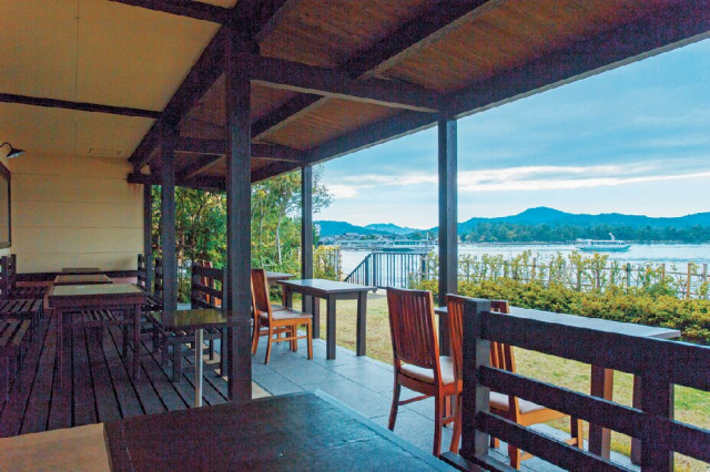 自然を眺めのんびりしたひと時を楽しむ「ST.JOHN’S BEAR」