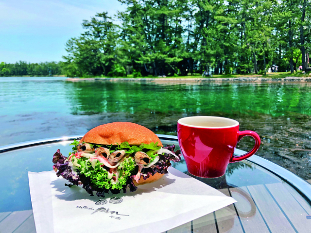 海を見ながらいただける ご当地バーガーに注目「Café du Pin 千歳」
