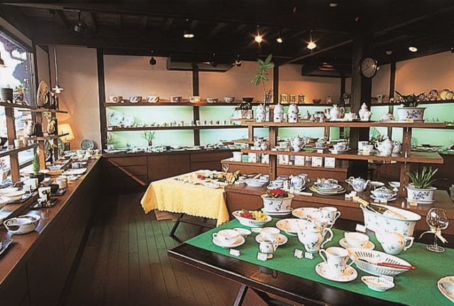 伊万里焼の技法を駆使したおしゃれ食器をゲット「瀬兵窯 陶筥」