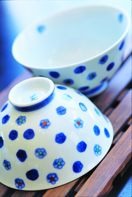 女性ならではのセンスが光る色鍋島「陶咲花」