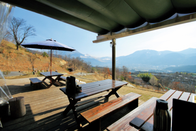 【湯布院グルメ×絶景レストラン】絶景の丘で味わう石焼きピッツァ「檪の丘」