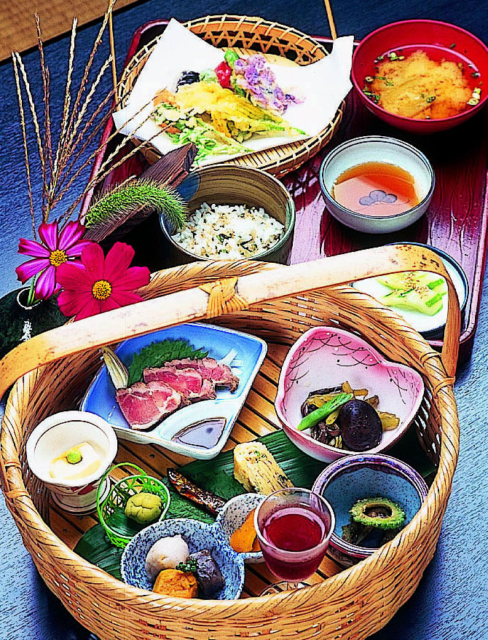 【くじゅうドライブ×グルメ】くじゅうの自然が詰まった花籠弁当「坊ヶづる庵」