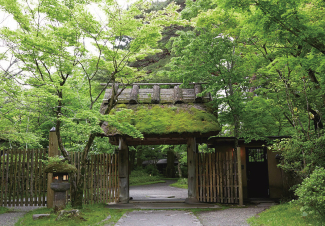 【由布院・金鱗湖周辺×観光】名旅館のパブリックで食事&お茶とみやげ探し「亀の井別荘」