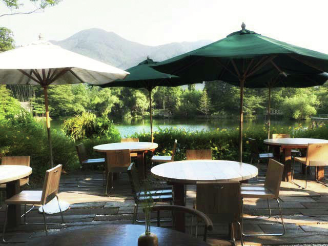 【由布院・金鱗湖周辺×観光】湖畔でティータイムを「カフェ・ラ・リューシュ」