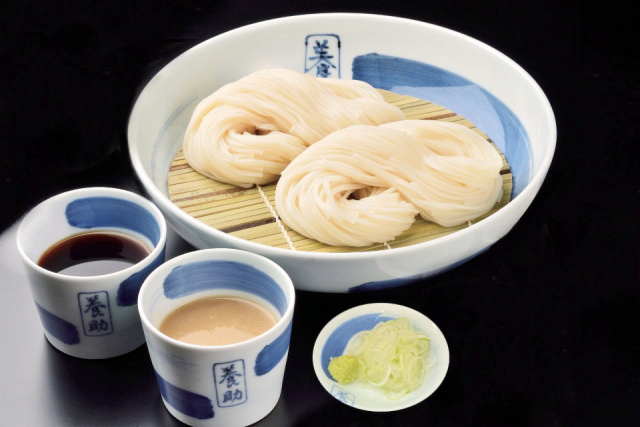 秋田駅前で稲庭うどんを味わう「佐藤養助秋田店」