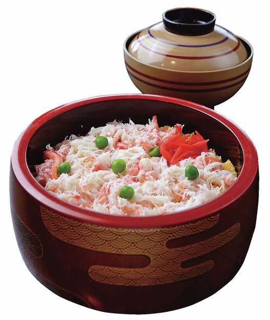 【城崎ランチ×海の幸】自慢のかにちらし&牛すし「すけ六」