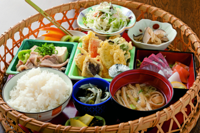 【湯布院グルメ×人気店】地元の味が気軽に楽しめる和食店「食楽処 和」