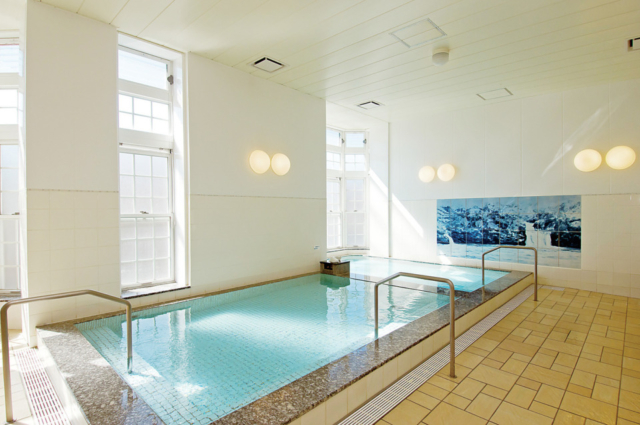 オレンジ屋根の市民のオアシス「嬉野温泉公衆浴場「シーボルトの湯」」