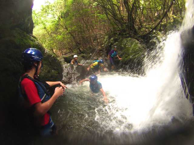 【四万十川×リバーアクティビティ】マイナスイオンを浴びながら大冒険「沢歩き」