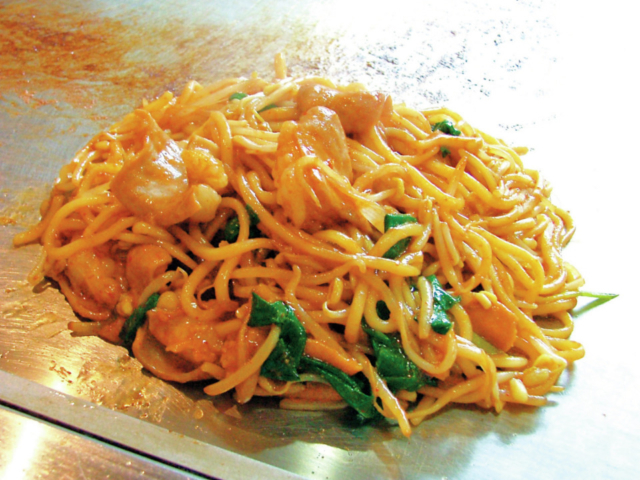 【鳥取ご当地グルメ×ホルモン焼きそば】焼き肉店自慢のまろやかなタレで味わう「焼肉りき」