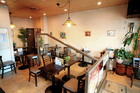 【鳥取ご当地グルメ×鳥取カレー】香り高いスパイスが生む名店の味「喫茶 ベニ屋」