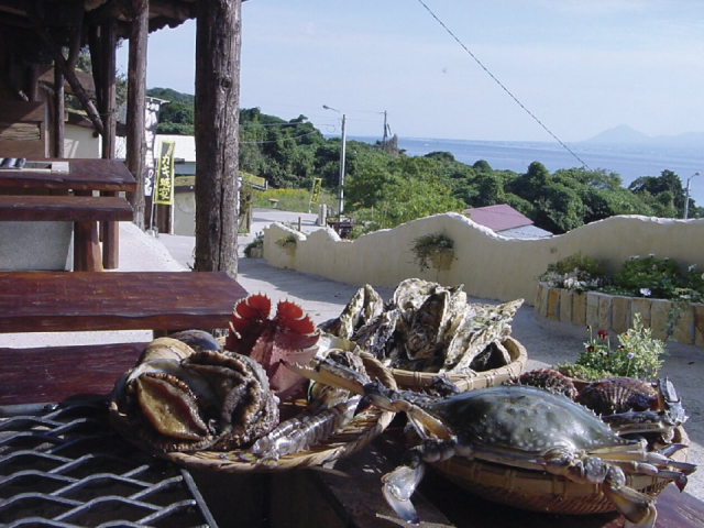BBQ感覚でワイワイ楽しめるカキ焼き場「俺たちのカキ焼家」