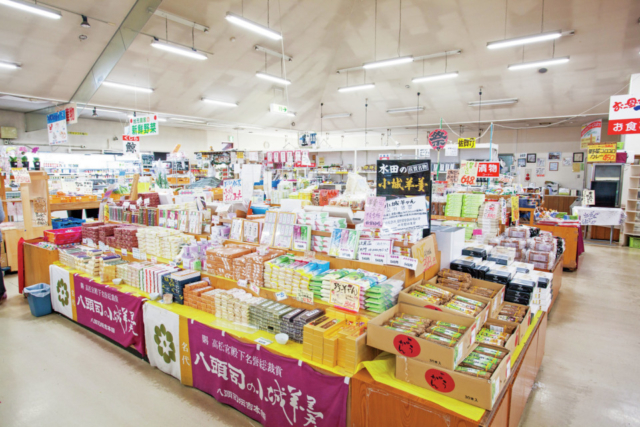 多彩な武雄のみやげがそろう「武雄温泉物産館」