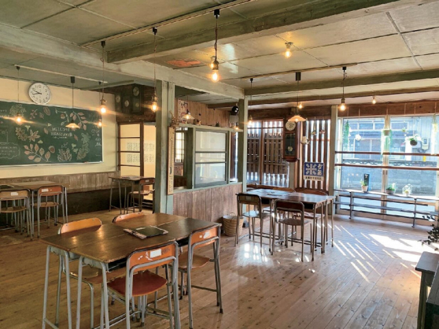 フォトジェニックな店内とこだわりのレトロメニュー「喫茶去 じゅげむ」