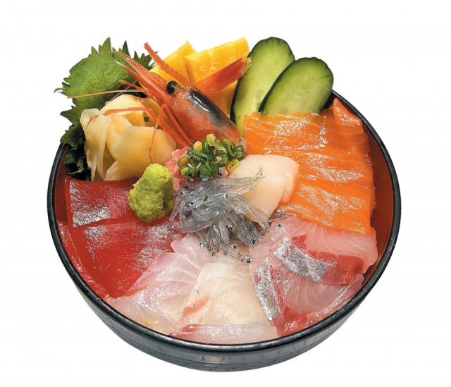 活きヨシ新鮮魚介がてんこ盛り!「かもめ丸」