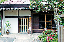 旧武家屋敷で希少な“岩茶”を楽しむ「岩茶房丹波ことり」