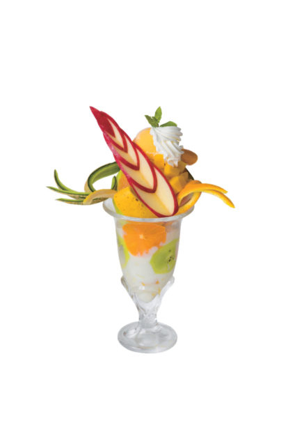 【愛媛×フルーツスイーツ】老舗果物店が手がける豪華パフェ「フルーツパフェ」